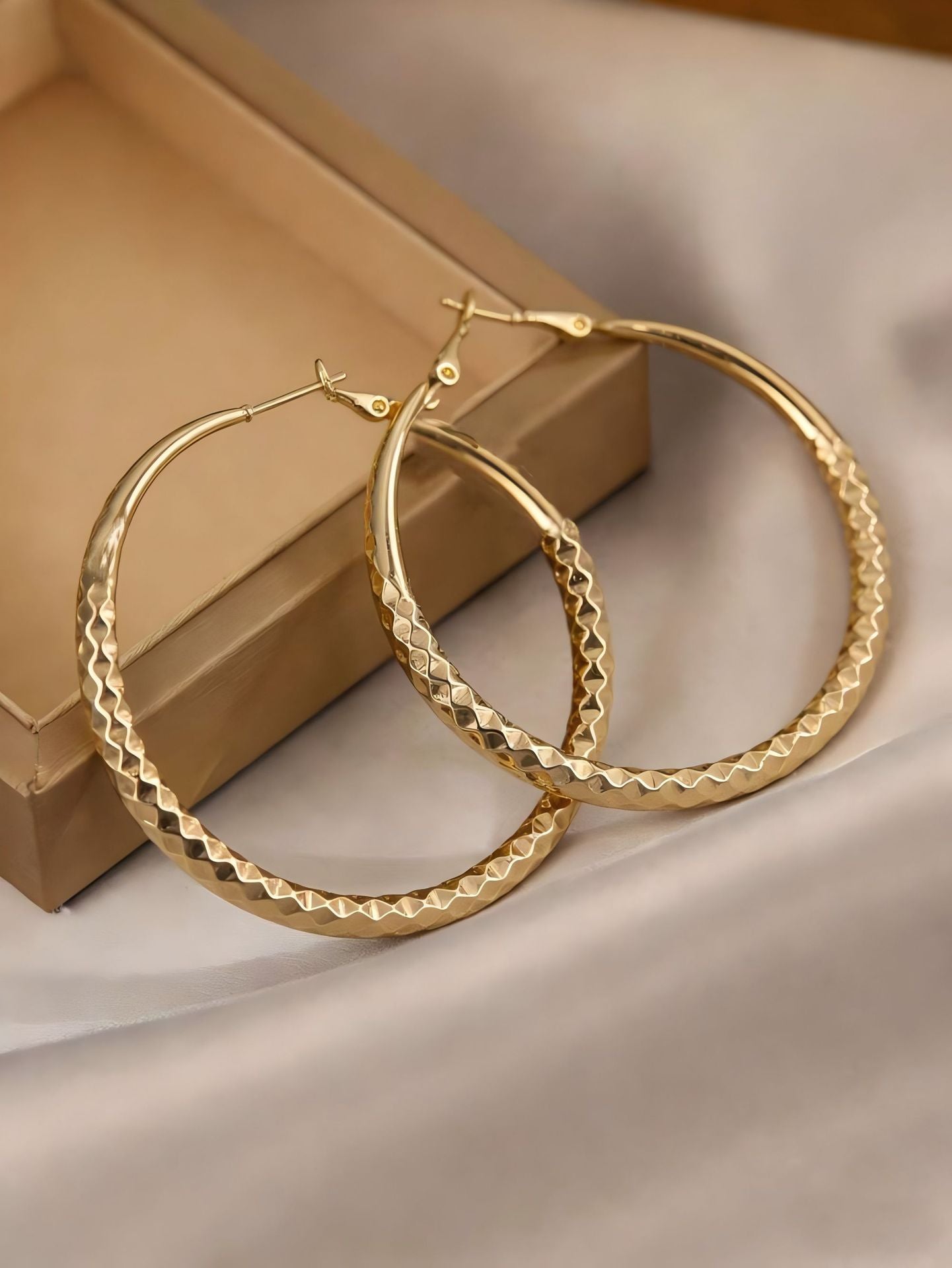 ⏰ 30 % RABATT – Nur für kurze Zeit ✨Diamond-Cut Hoop Earrings for Women