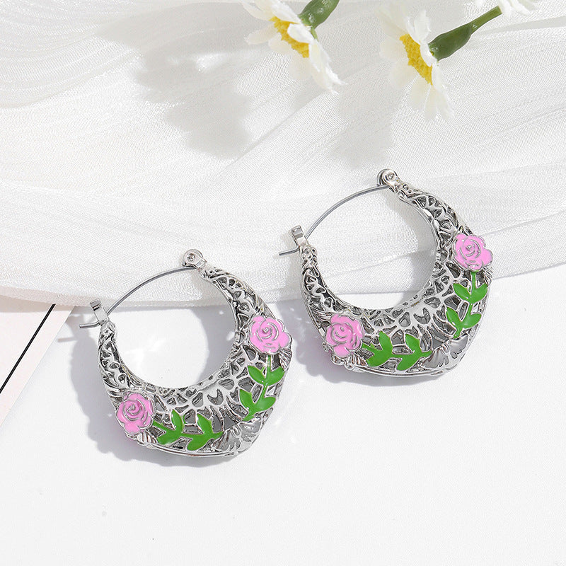 ⏰ 30 % RABATT – Nur für kurze Zeit ✨Vergoldete Halbmond-Creolen mit Blumenemaille 🌙✨ Elegante Handarbeit mit femininem Design
