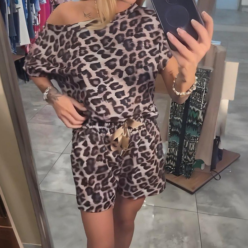 Set mit Leopardenmuster aus Off-Shoulder-Top und Shorts
