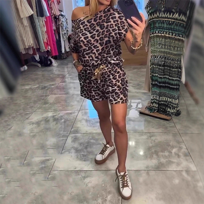 Set mit Leopardenmuster aus Off-Shoulder-Top und Shorts