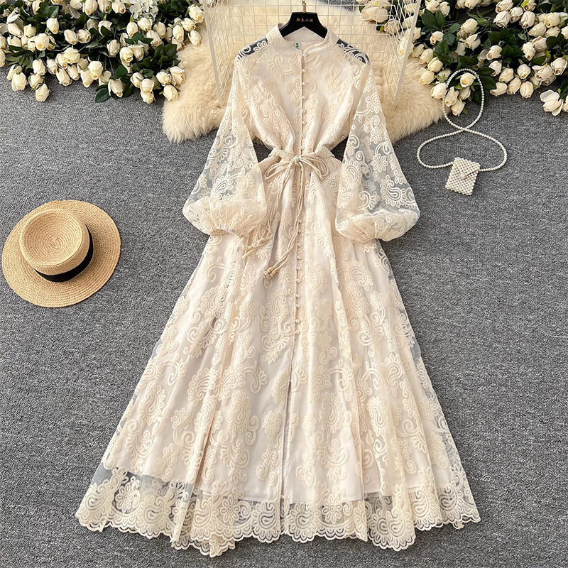 Französisches Maxikleid mit Stickerei – V-Ausschnitt, tailliert, lange Ballonärmel | Frühjahrskollektion🌷
