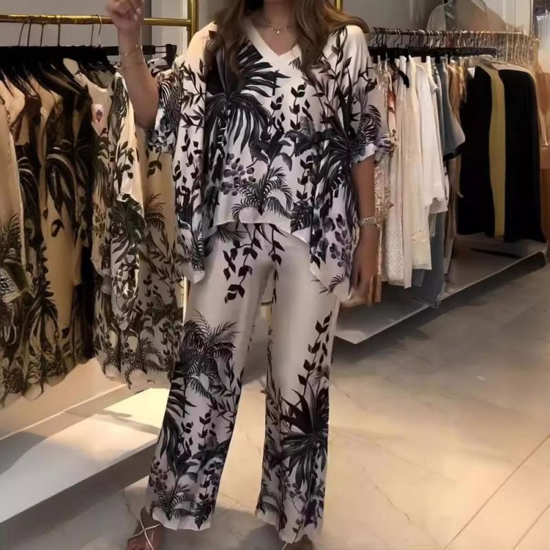 Luftiges Damen-Set im botanischen Design – Zweiteiliges Sommer-Outfit mit V-Ausschnitt