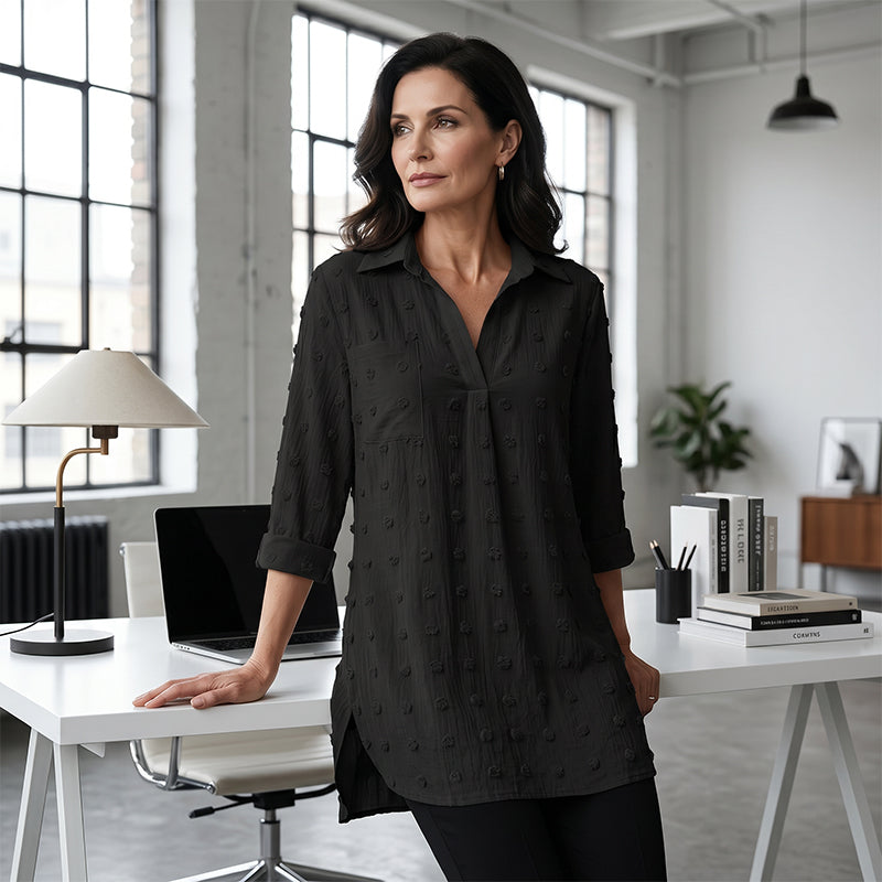 🌞NEU: Sommerkollektion mit bis zu 50% Rabatt 🛍️Damen Freizeitbluse aus Chiffon mit großem Bommel – lockerer Schnitt, edles Jacquardmuster – leicht & feminin