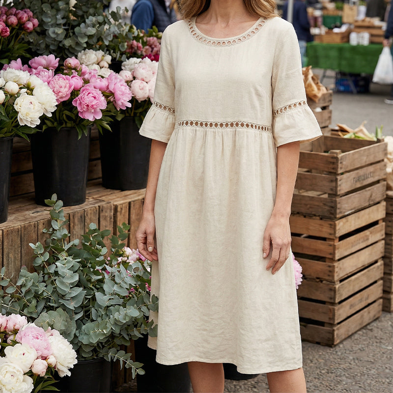 Midikleid aus Baumwolle und Leinen mit Lochstickerei