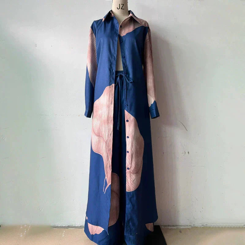 Elegantes und sinnliches Set aus langem Blusen-Shirt mit Druck und weiter Hose