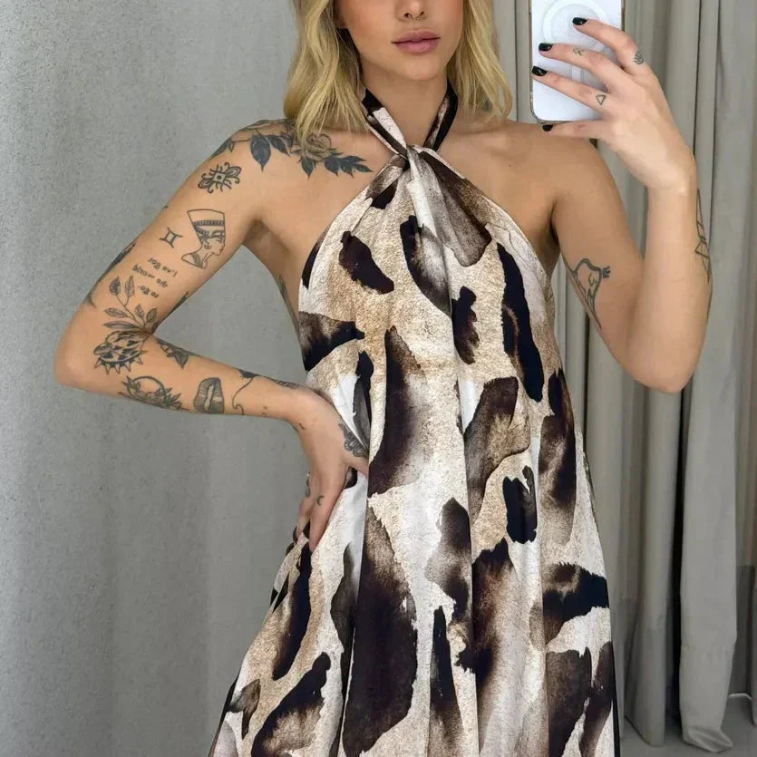 Damenkleid mit Neckholder-Ausschnitt und Blumenmuster - Maxilänge für Sommer & Urlaub
