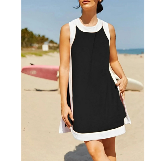 Zweiteiler aus ärmellosem Kleid mit geradem Schnitt und passender Shorts
