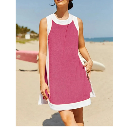 Zweiteiler aus ärmellosem Kleid mit geradem Schnitt und passender Shorts