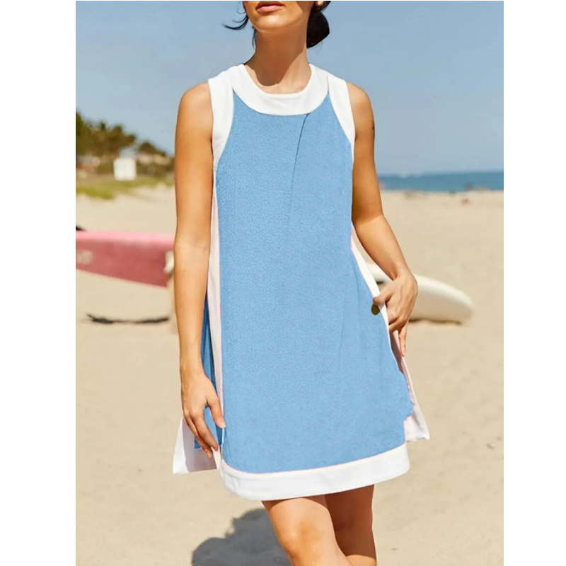 Zweiteiler aus ärmellosem Kleid mit geradem Schnitt und passender Shorts