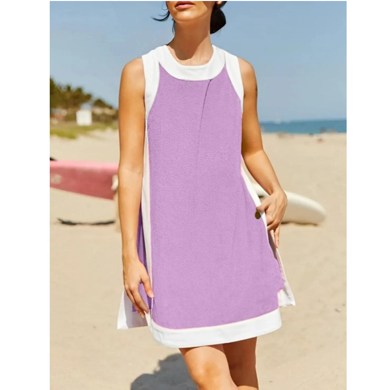 Zweiteiler aus ärmellosem Kleid mit geradem Schnitt und passender Shorts