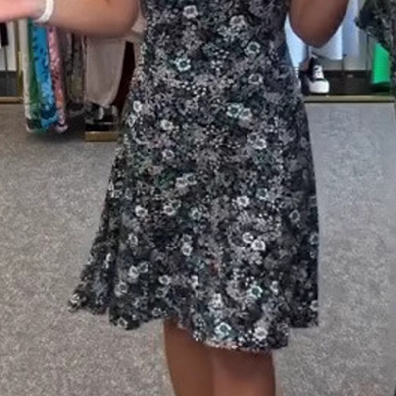 Lässiges Damenkleid mit U-Ausschnitt und Blumenmuster