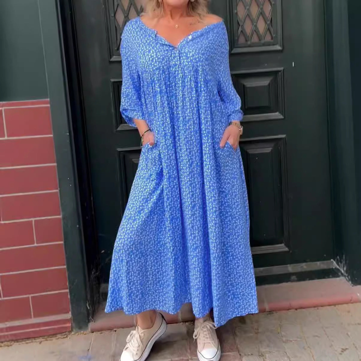 Damenkleid mit Knopfleiste, 3/4-Ärmeln und Punktmuster