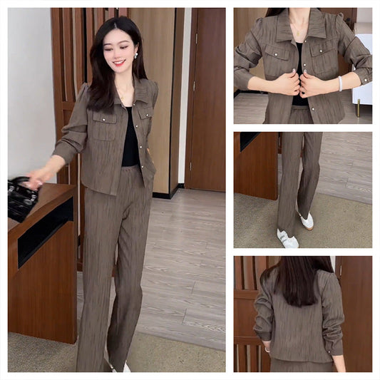 Eleganter Anzug – kurze Jacke und Hose mit weitem Bein