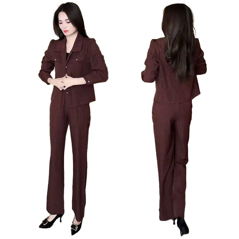 Eleganter Anzug – kurze Jacke und Hose mit weitem Bein