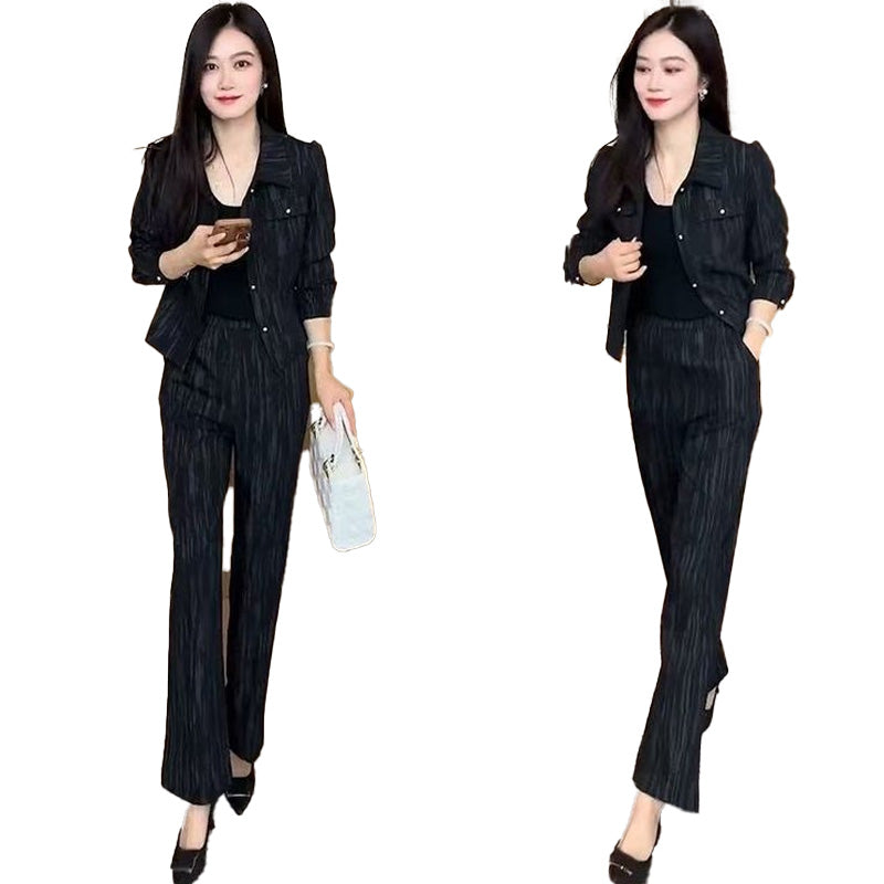 Eleganter Anzug – kurze Jacke und Hose mit weitem Bein