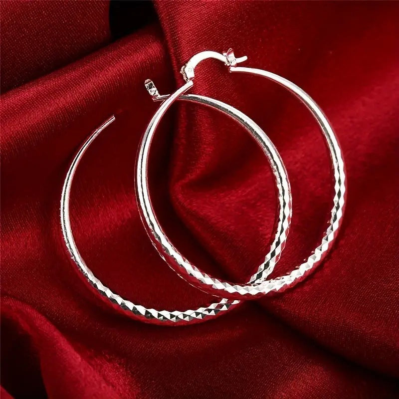 Zeitlose Doppelring-Ohrringe – Diamantgeschliffenes Design & feines Funkeln ✨💎