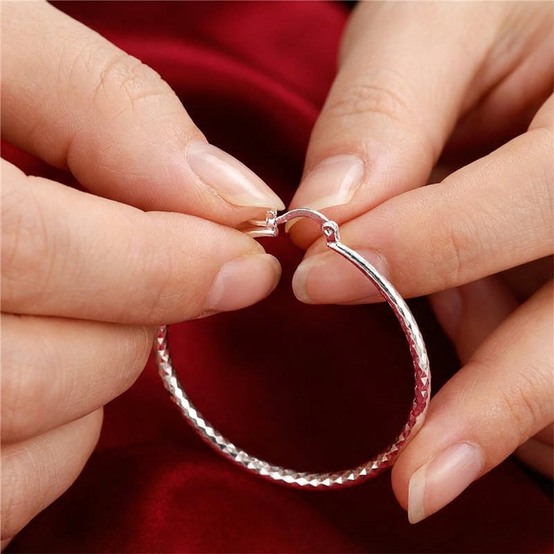 Zeitlose Doppelring-Ohrringe – Diamantgeschliffenes Design & feines Funkeln ✨💎