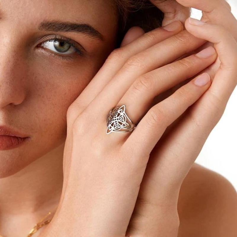 Großer Ring mit doppeltem keltischem Hexenknoten – markant & zeitlos 🔮✨