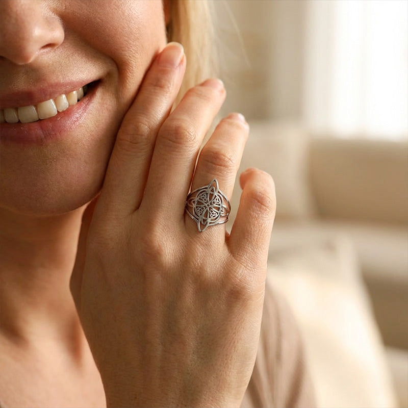 Großer Ring mit doppeltem keltischem Hexenknoten – markant & zeitlos 🔮✨