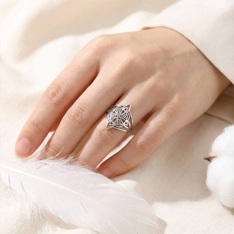 Großer Ring mit doppeltem keltischem Hexenknoten – markant & zeitlos 🔮✨