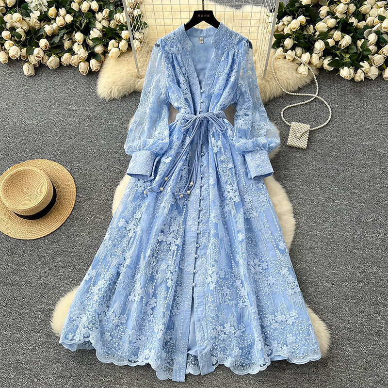 Französisches Maxikleid mit Stickerei – V-Ausschnitt, tailliert, lange Ballonärmel | Frühjahrskollektion🌷