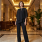 Eleganter Zweiteiler: Bluse mit asymmetrischem Saum & weite Hose
