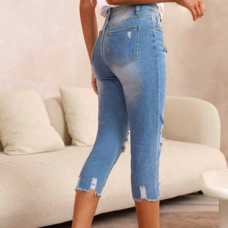 Damen-Jeans mit Used-Optik, Rissen und rohem Saum