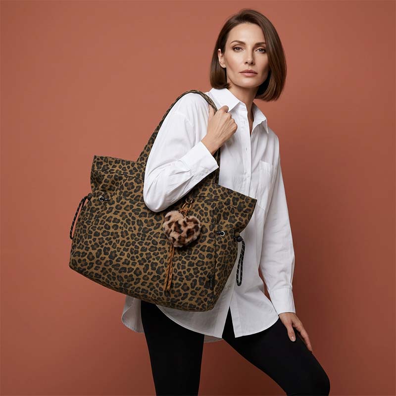 Canvas-Schultertasche mit Leoprint – lässig & robust – perfekt für den Alltag