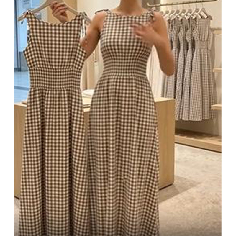 👗 Retro-Maxikleid in Karo-Optik – mit Smok-Oberteil & verstellbaren Trägern, bequem & elegant für Alltag, Strand & Sommer 🌸☀️