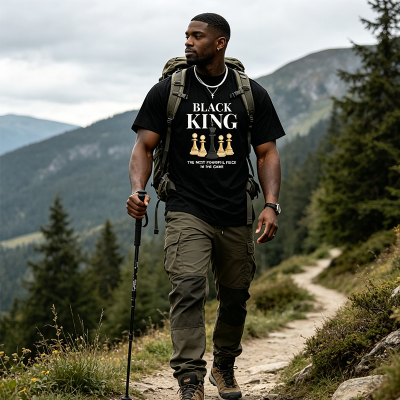 🛍️ 50 % Rabatt – Übergroßes Herren-T-Shirt mit Schachbrett- & Slogan-Print – lässiger Short-Sleeve-Stil für den Alltag ♟️