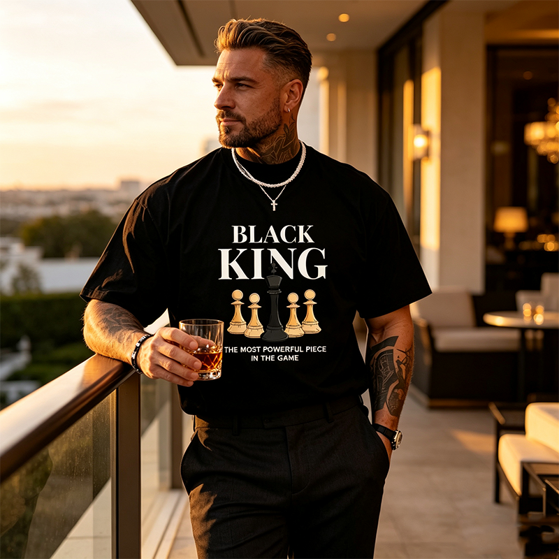 🛍️ 50 % Rabatt – Übergroßes Herren-T-Shirt mit Schachbrett- & Slogan-Print – lässiger Short-Sleeve-Stil für den Alltag ♟️