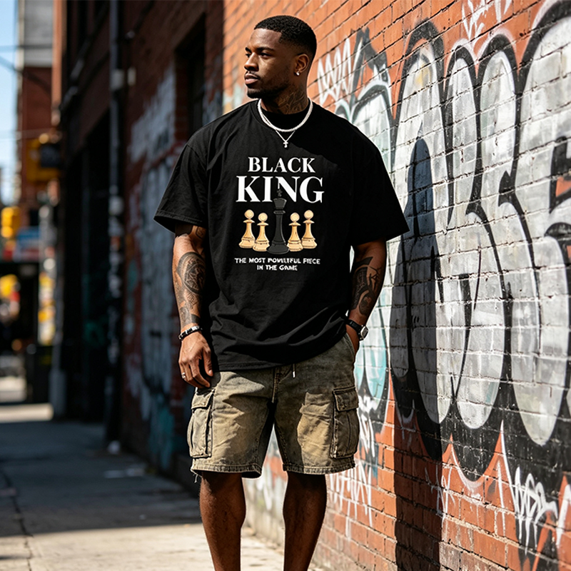 🛍️ 50 % Rabatt – Übergroßes Herren-T-Shirt mit Schachbrett- & Slogan-Print – lässiger Short-Sleeve-Stil für den Alltag ♟️