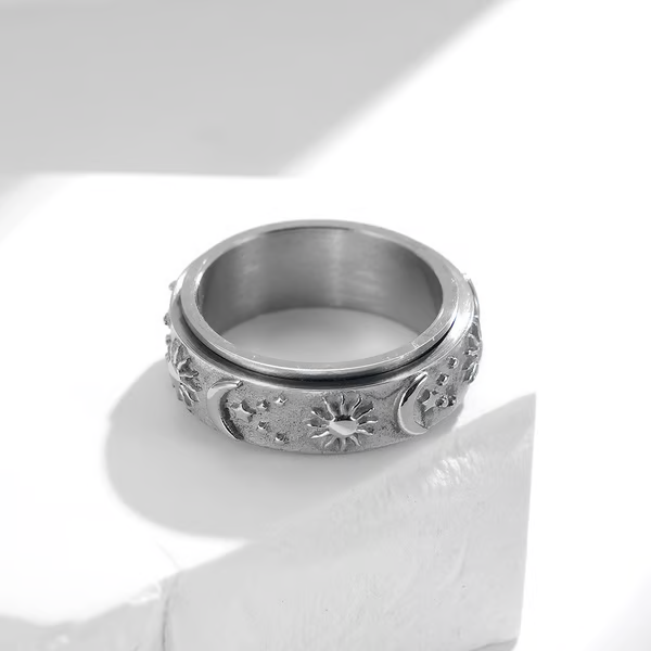 🛍️ 50 % Rabatt – Titanstahl-Ring mit Mond-, Stern- & Sonnen-Motiv – drehbarer Fidget-Ring – für kleine Auszeiten im Alltag 🌙